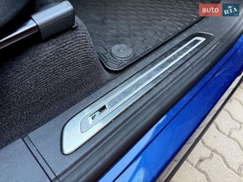 Внедорожник / Кроссовер Volkswagen Touareg 2015 в Хмельницком