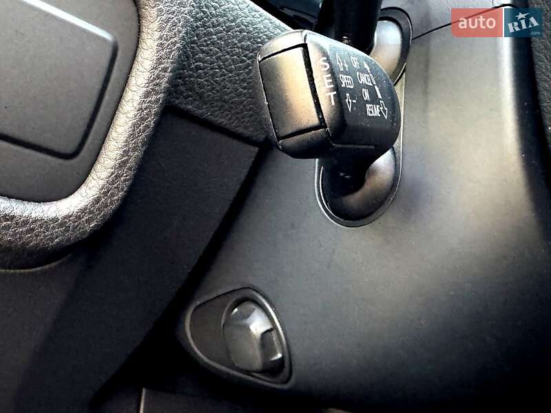 Внедорожник / Кроссовер Volkswagen Touareg 2015 в Хмельницком