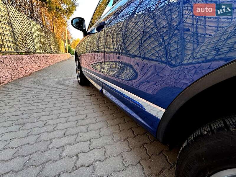 Внедорожник / Кроссовер Volkswagen Touareg 2015 в Хмельницком