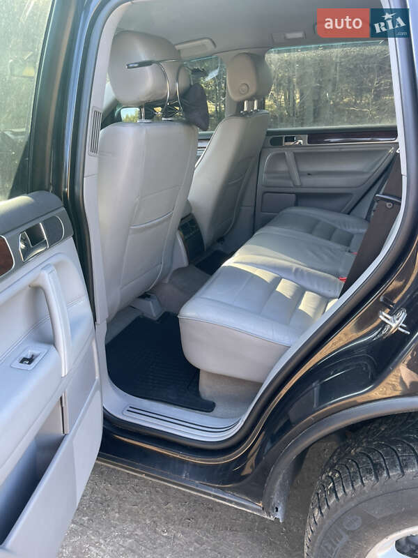 Позашляховик / Кросовер Volkswagen Touareg 2006 в Києві