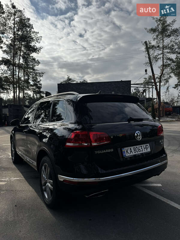Внедорожник / Кроссовер Volkswagen Touareg 2015 в Киеве