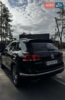 Внедорожник / Кроссовер Volkswagen Touareg 2015 в 