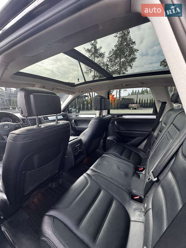 Внедорожник / Кроссовер Volkswagen Touareg 2015 в Киеве