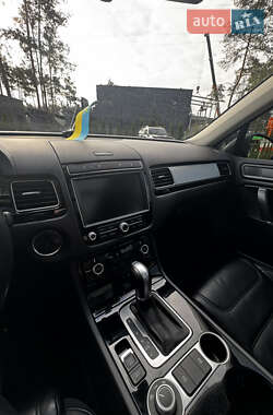 Внедорожник / Кроссовер Volkswagen Touareg 2015 в 