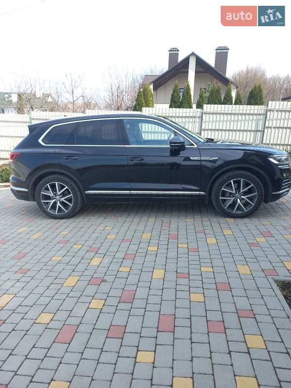 Позашляховик / Кросовер Volkswagen Touareg 2018 в Хмельницькому