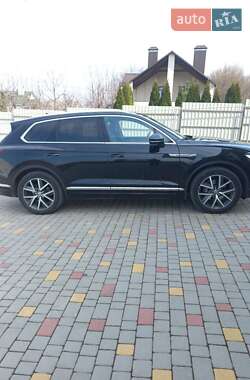 Внедорожник / Кроссовер Volkswagen Touareg 2018 в 