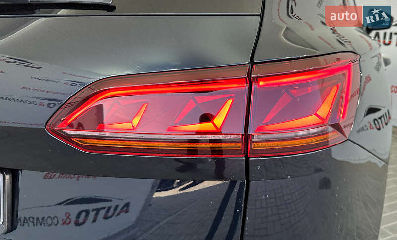 Позашляховик / Кросовер Volkswagen Touareg 2019 в Львові