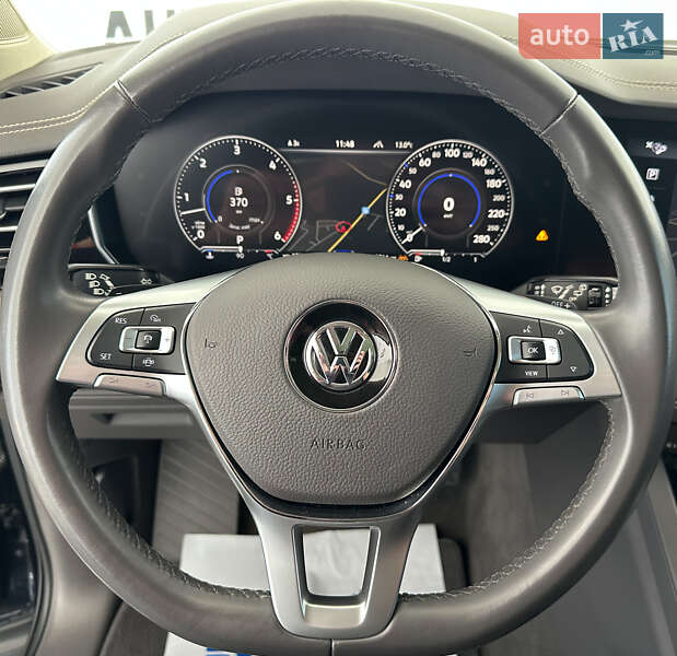 Позашляховик / Кросовер Volkswagen Touareg 2019 в Львові