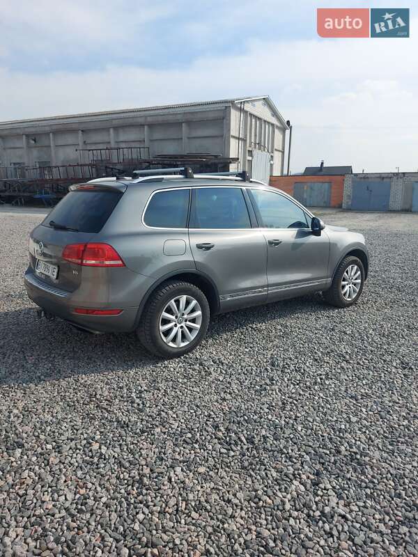 Внедорожник / Кроссовер Volkswagen Touareg 2010 в 