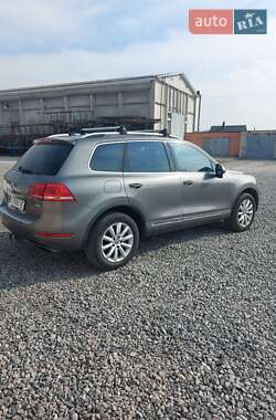 Внедорожник / Кроссовер Volkswagen Touareg 2010 в 