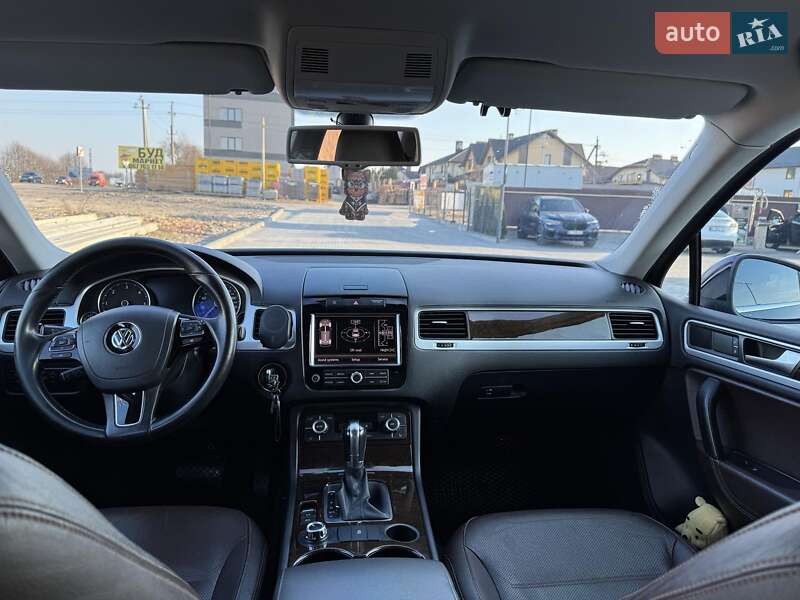 Внедорожник / Кроссовер Volkswagen Touareg 2013 в Львове