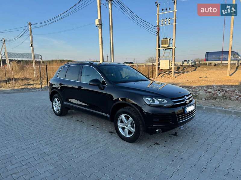 Внедорожник / Кроссовер Volkswagen Touareg 2013 в Львове