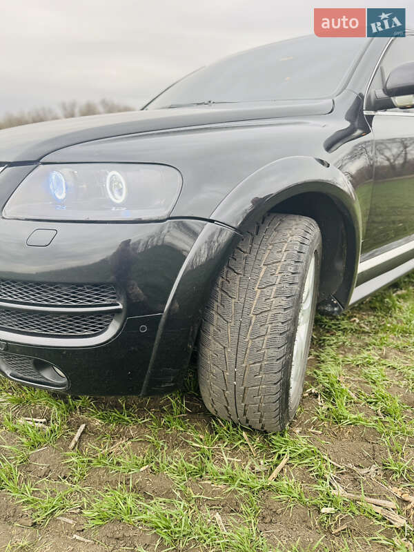 Позашляховик / Кросовер Volkswagen Touareg 2005 в Дніпрі