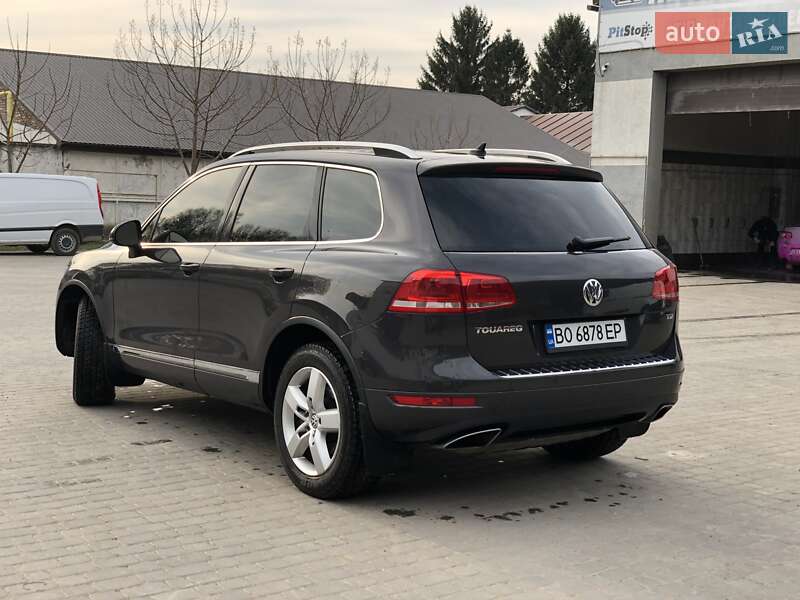 Внедорожник / Кроссовер Volkswagen Touareg 2011 в Теофиполе