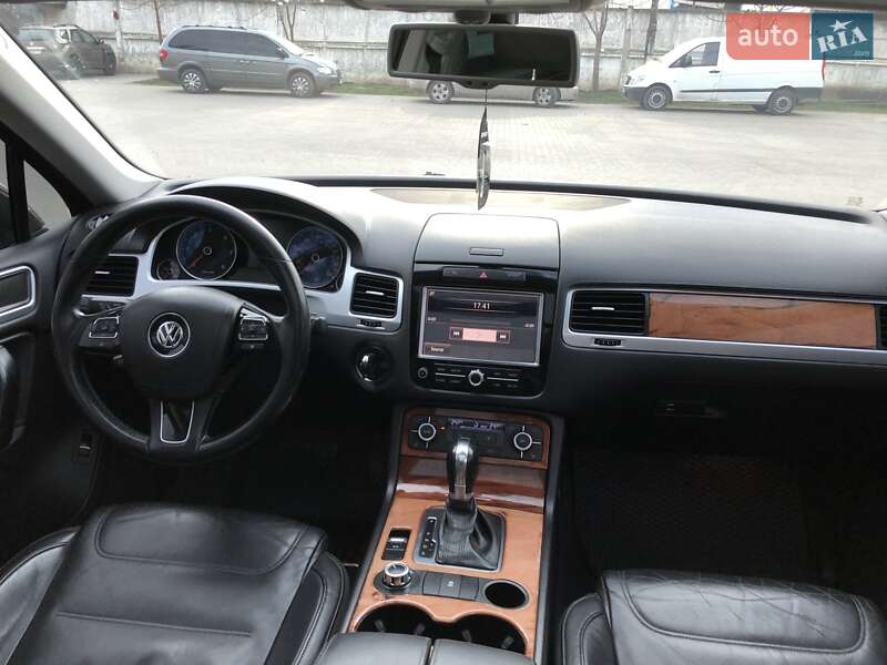 Внедорожник / Кроссовер Volkswagen Touareg 2011 в Теофиполе