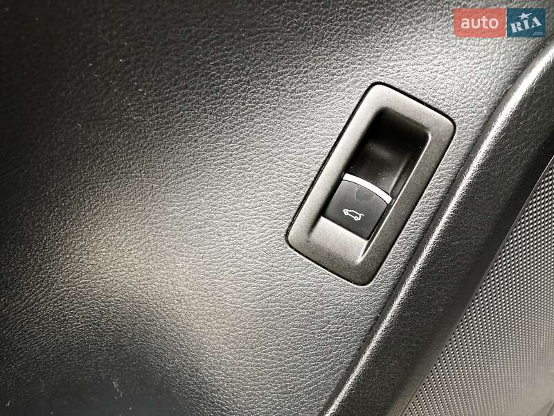 Внедорожник / Кроссовер Volkswagen Touareg 2011 в Теофиполе