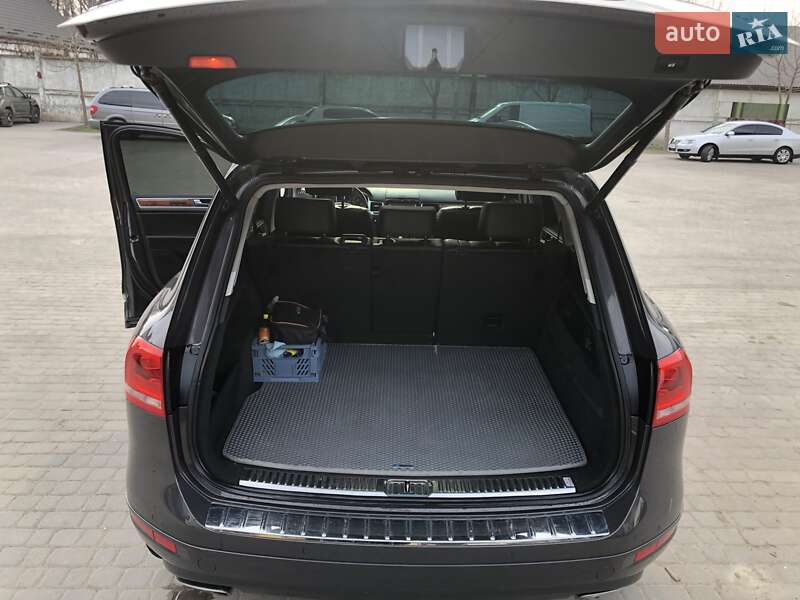 Внедорожник / Кроссовер Volkswagen Touareg 2011 в Теофиполе