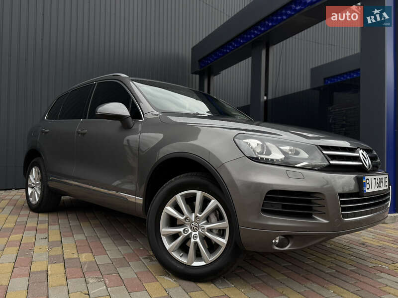 Внедорожник / Кроссовер Volkswagen Touareg 2012 в Харькове