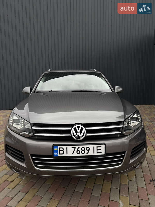 Внедорожник / Кроссовер Volkswagen Touareg 2012 в Харькове