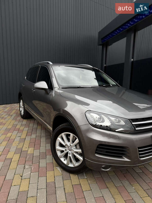 Внедорожник / Кроссовер Volkswagen Touareg 2012 в Харькове