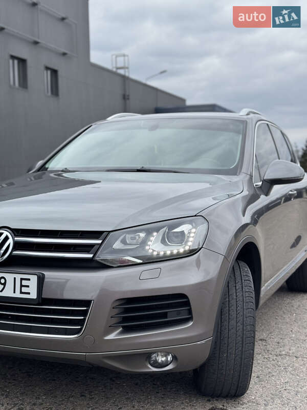 Внедорожник / Кроссовер Volkswagen Touareg 2012 в Харькове