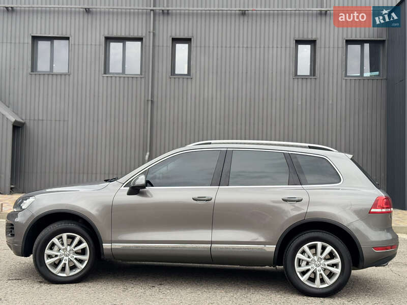 Внедорожник / Кроссовер Volkswagen Touareg 2012 в Харькове