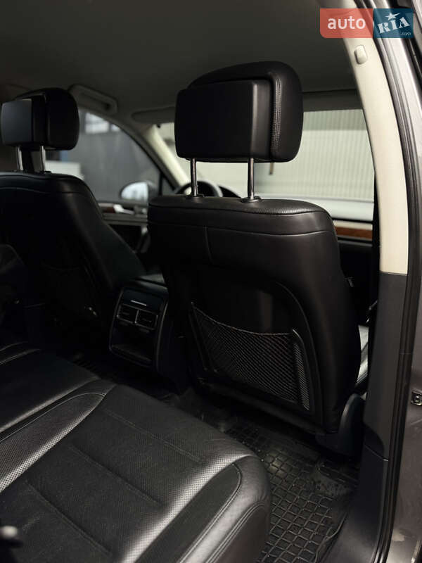 Внедорожник / Кроссовер Volkswagen Touareg 2012 в Харькове