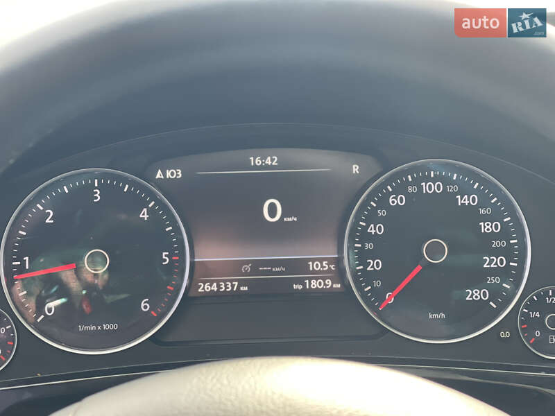 Внедорожник / Кроссовер Volkswagen Touareg 2010 в Виннице