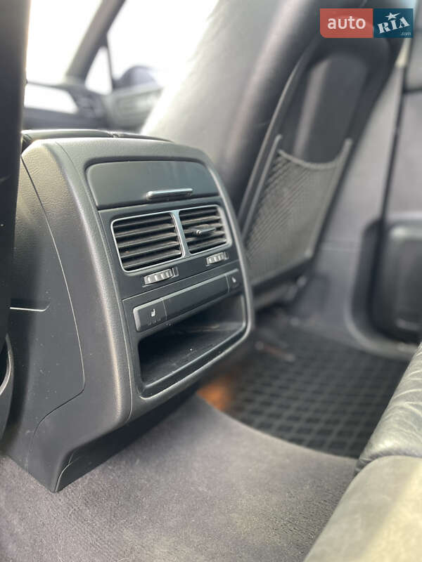 Внедорожник / Кроссовер Volkswagen Touareg 2010 в Виннице