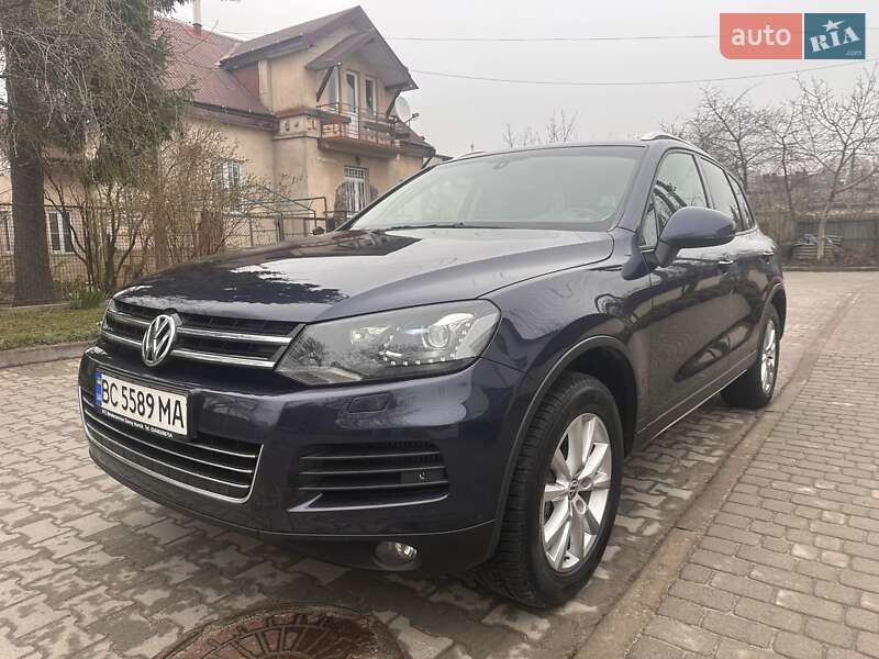 Внедорожник / Кроссовер Volkswagen Touareg 2012 в 