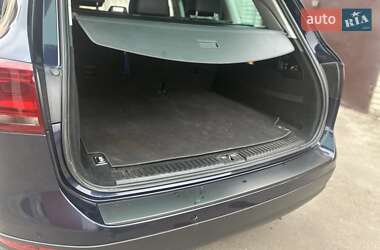 Внедорожник / Кроссовер Volkswagen Touareg 2012 в 