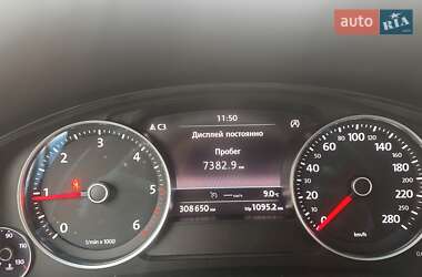 Внедорожник / Кроссовер Volkswagen Touareg 2012 в 