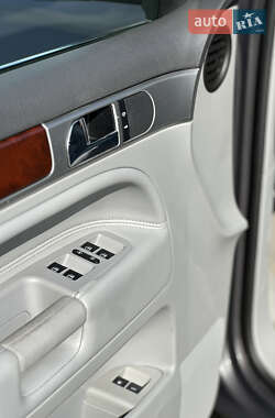 Внедорожник / Кроссовер Volkswagen Touareg 2008 в 