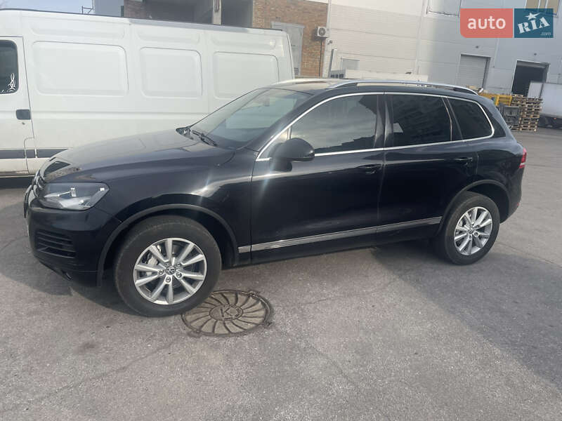 Внедорожник / Кроссовер Volkswagen Touareg 2012 в 