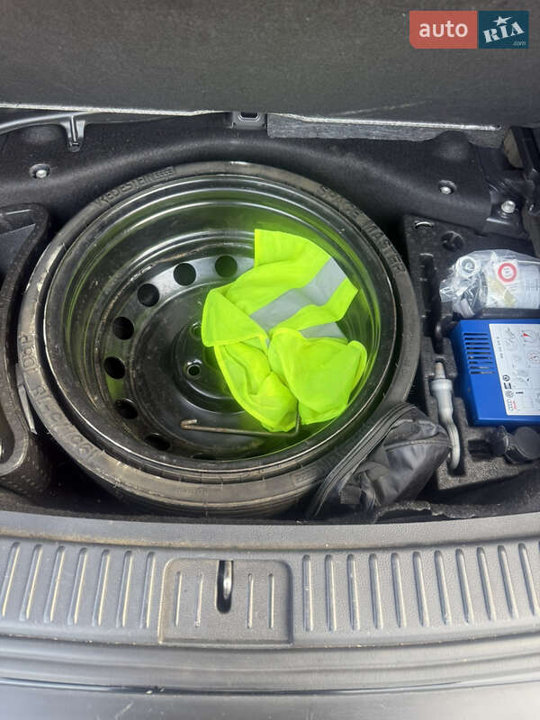 Внедорожник / Кроссовер Volkswagen Touareg 2011 в Киеве