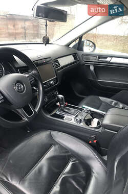 Позашляховик / Кросовер Volkswagen Touareg 2011 в 