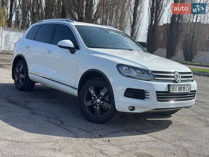 Позашляховик / Кросовер Volkswagen Touareg 2014 в Лубнах