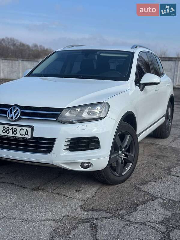 Позашляховик / Кросовер Volkswagen Touareg 2014 в Лубнах