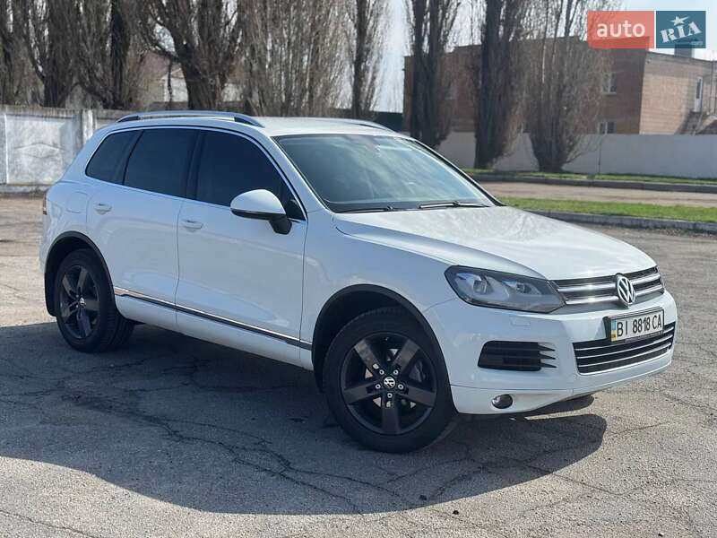 Позашляховик / Кросовер Volkswagen Touareg 2014 в Лубнах