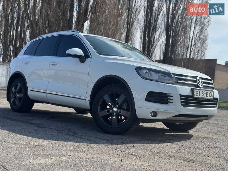Позашляховик / Кросовер Volkswagen Touareg 2014 в Лубнах