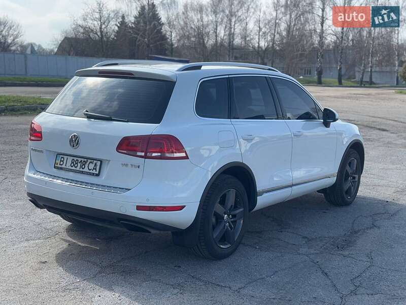 Позашляховик / Кросовер Volkswagen Touareg 2014 в Лубнах