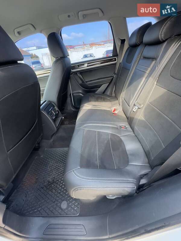 Позашляховик / Кросовер Volkswagen Touareg 2014 в Лубнах