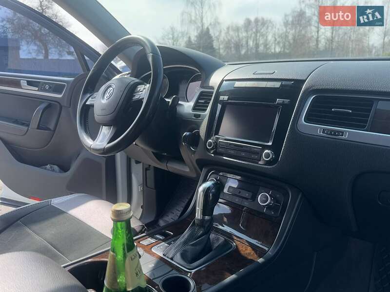 Позашляховик / Кросовер Volkswagen Touareg 2014 в Лубнах