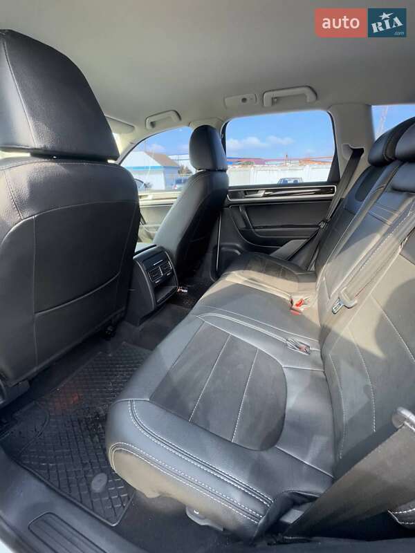 Позашляховик / Кросовер Volkswagen Touareg 2014 в Лубнах