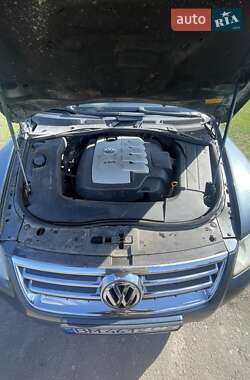Внедорожник / Кроссовер Volkswagen Touareg 2004 в 