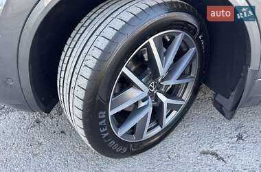 Внедорожник / Кроссовер Volkswagen Touareg 2022 в 