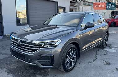 Внедорожник / Кроссовер Volkswagen Touareg 2022 в 