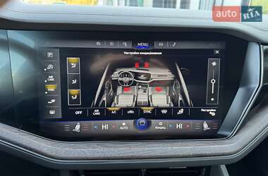 Внедорожник / Кроссовер Volkswagen Touareg 2022 в 