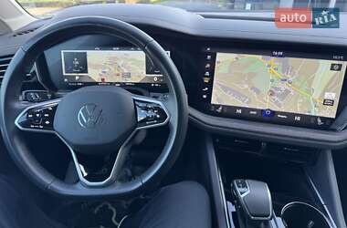 Внедорожник / Кроссовер Volkswagen Touareg 2022 в 