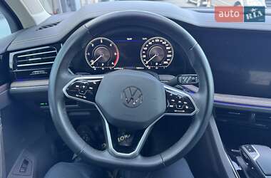 Внедорожник / Кроссовер Volkswagen Touareg 2022 в 